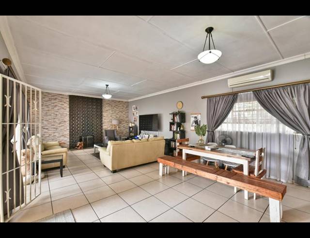 3 BEDROOM HOUSE FOR SALE IN SOUTH CREST